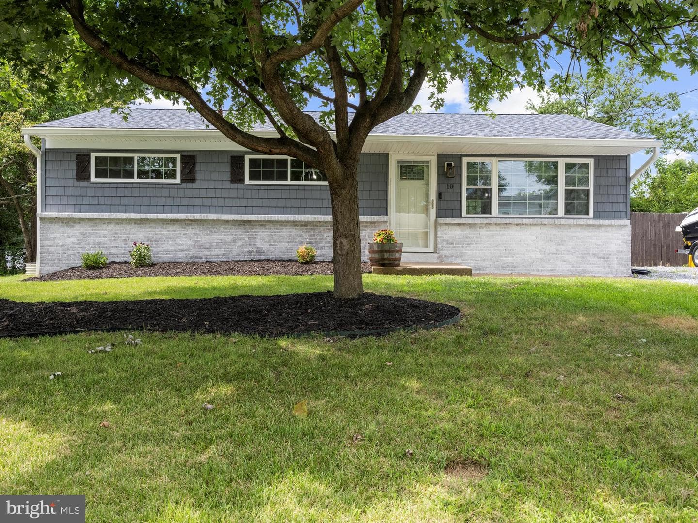 10 Hopkins Street photo 37