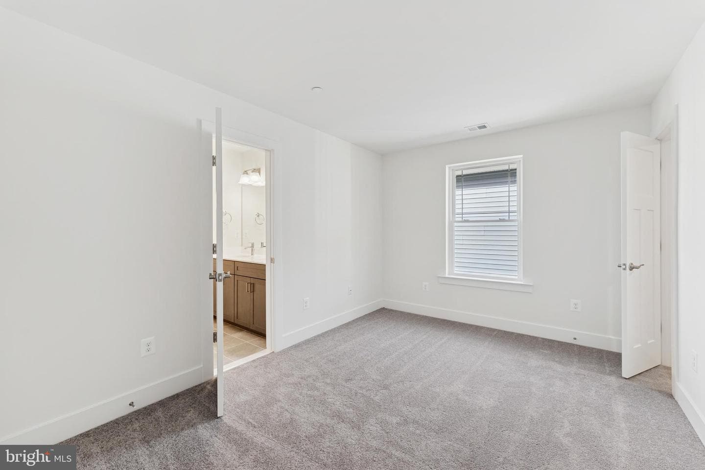 110 Overlea Drive E photo 20
