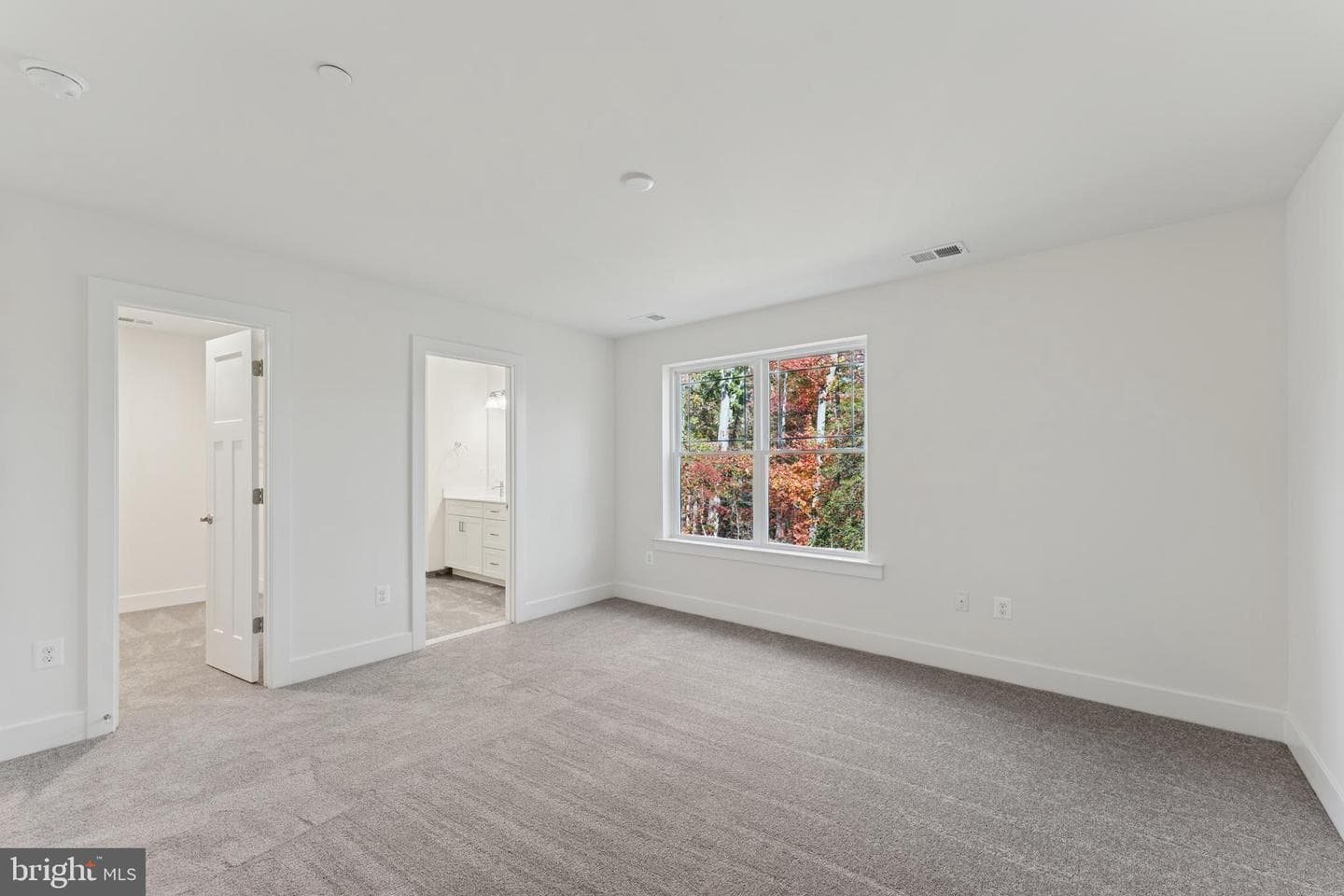 110 Overlea Drive E photo 23