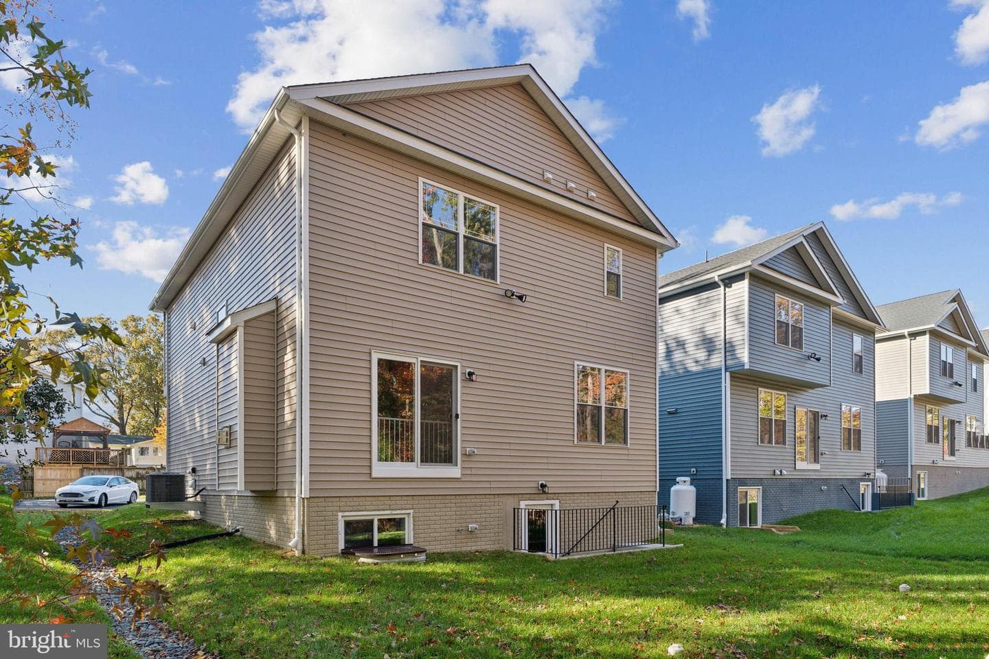 110 Overlea Drive E photo 31