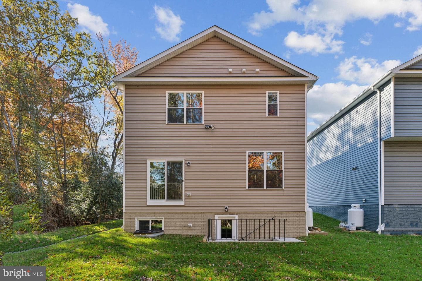 110 Overlea Drive E photo 32