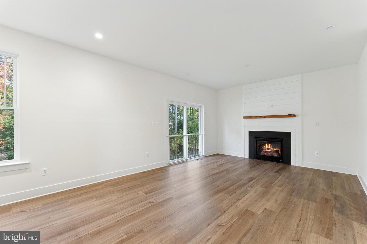 110 Overlea Drive E photo 4