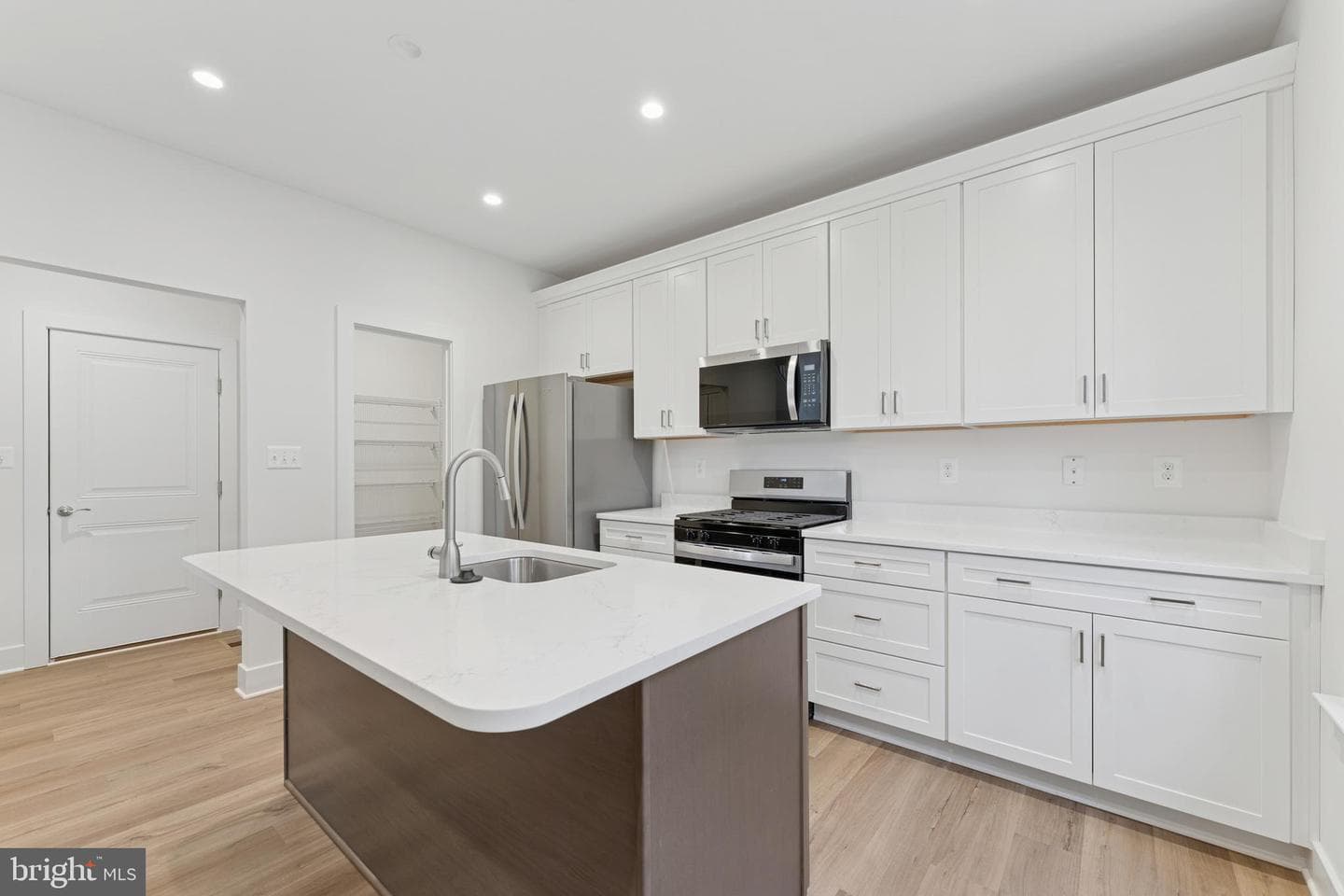 110 Overlea Drive E photo 8
