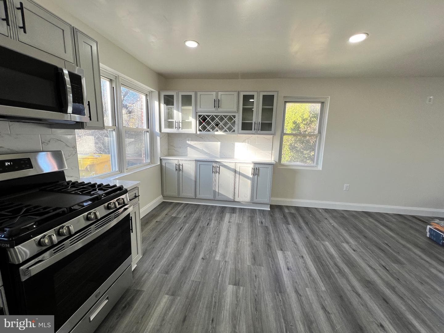 223 Grove Park Road photo 3