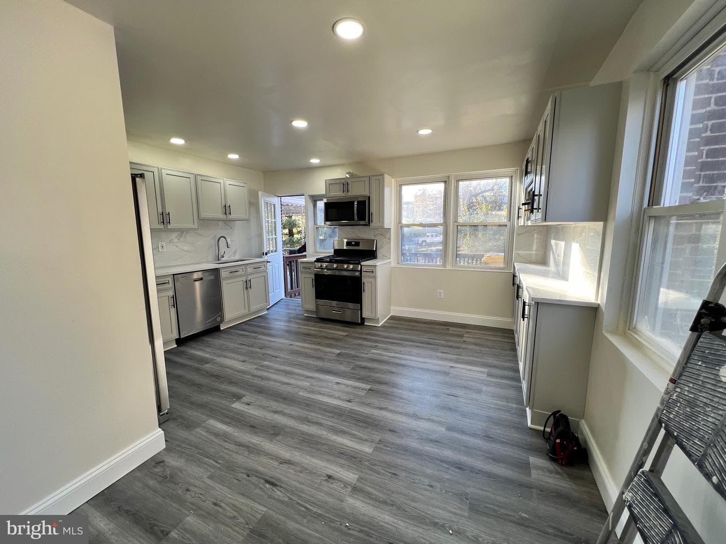 223 Grove Park Road photo 5