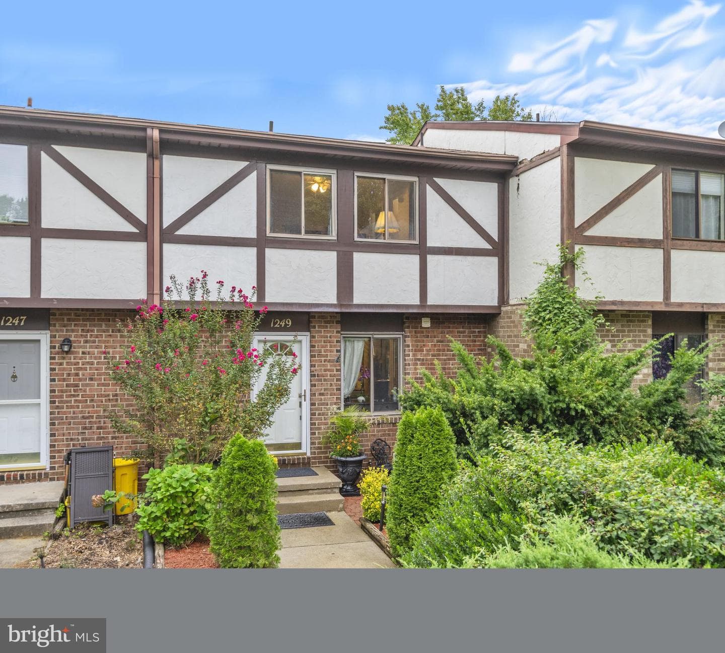 1249 Birchcrest Court photo 2