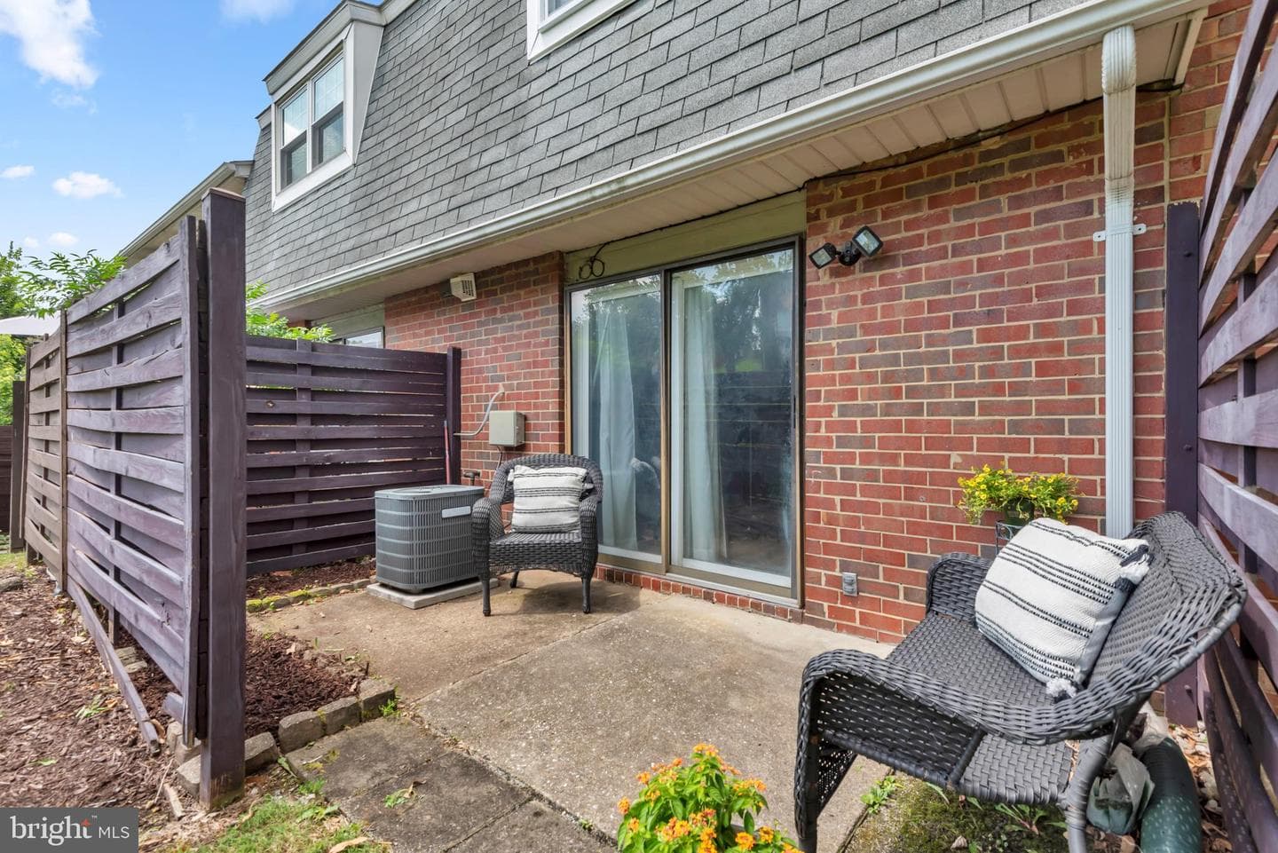 565 Belmawr Place photo 16