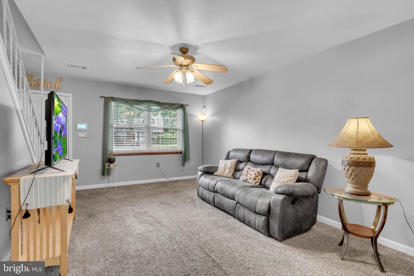 565 Belmawr Place photo 3