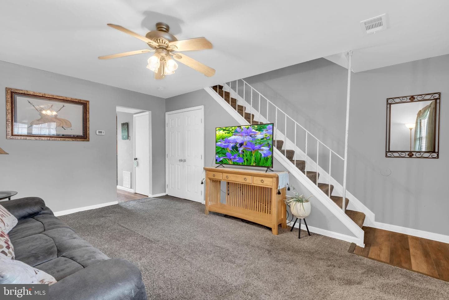 565 Belmawr Place photo 4