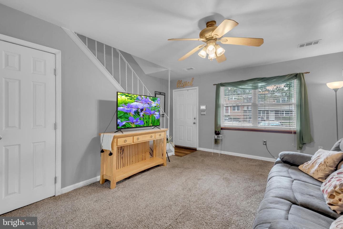 565 Belmawr Place photo 5