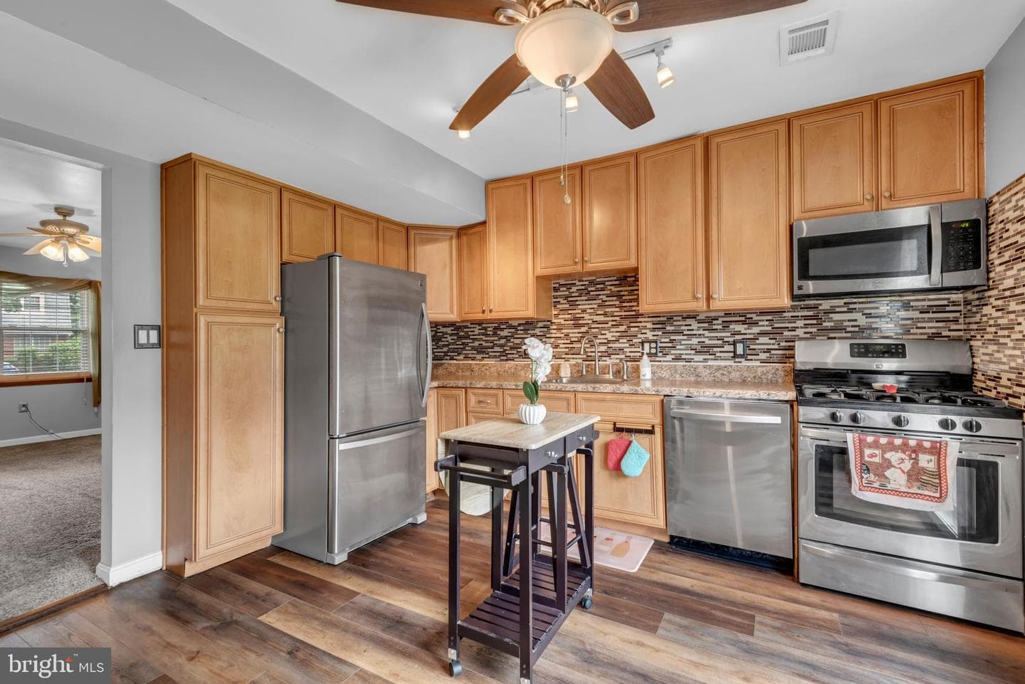 565 Belmawr Place photo 6