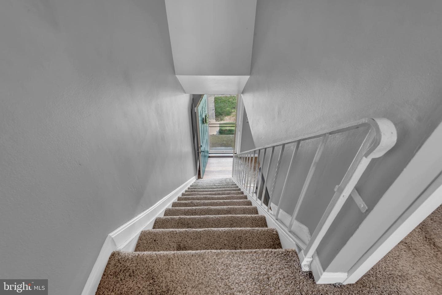 565 Belmawr Place photo 9