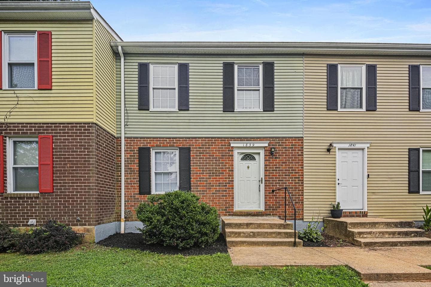 1839 Dove Court photo 2