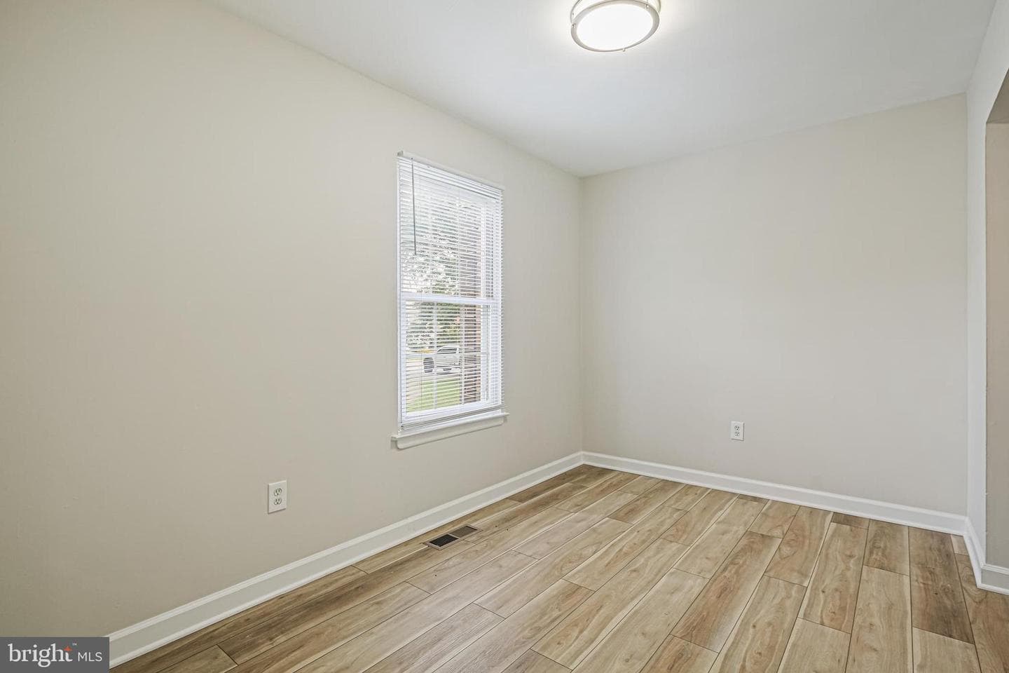 1839 Dove Court photo 6