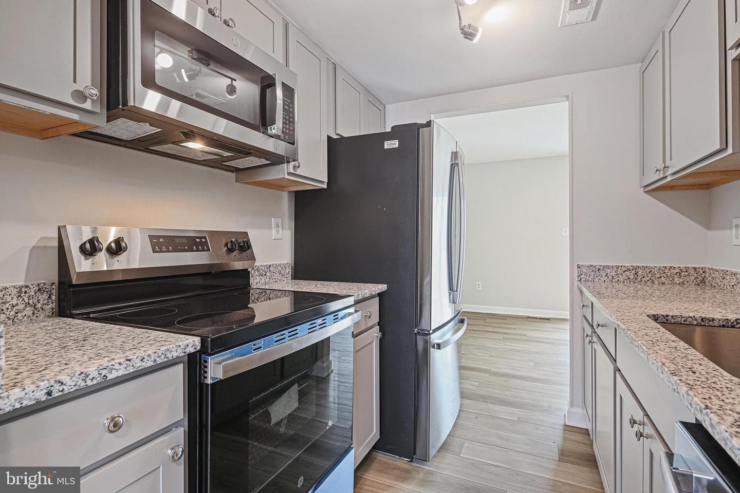 1839 Dove Court photo 9