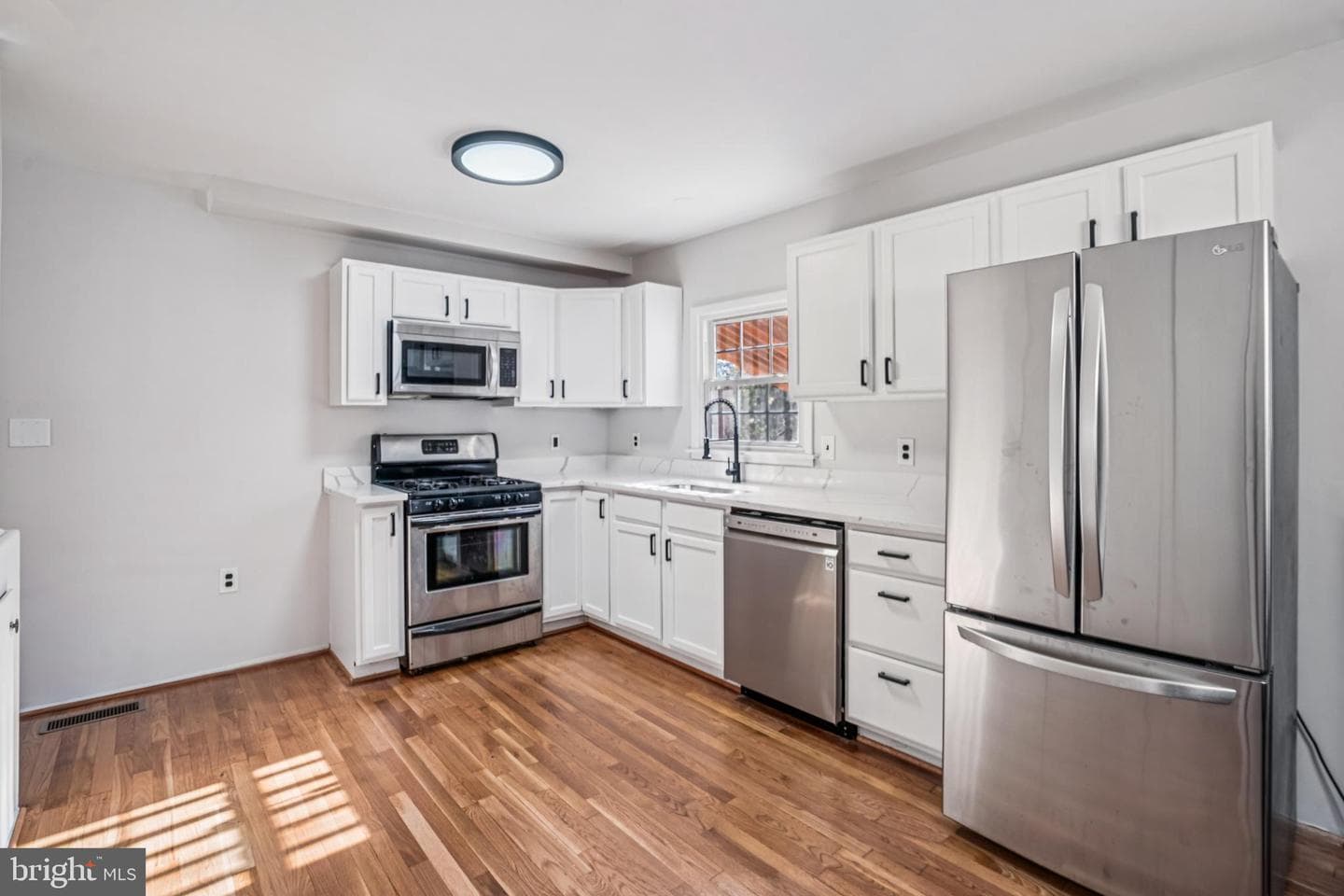 3381 Horsehead S photo 6