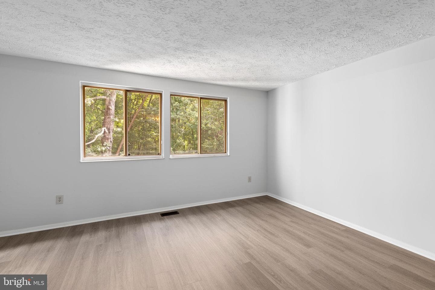 8088 Wolsey Court photo 5