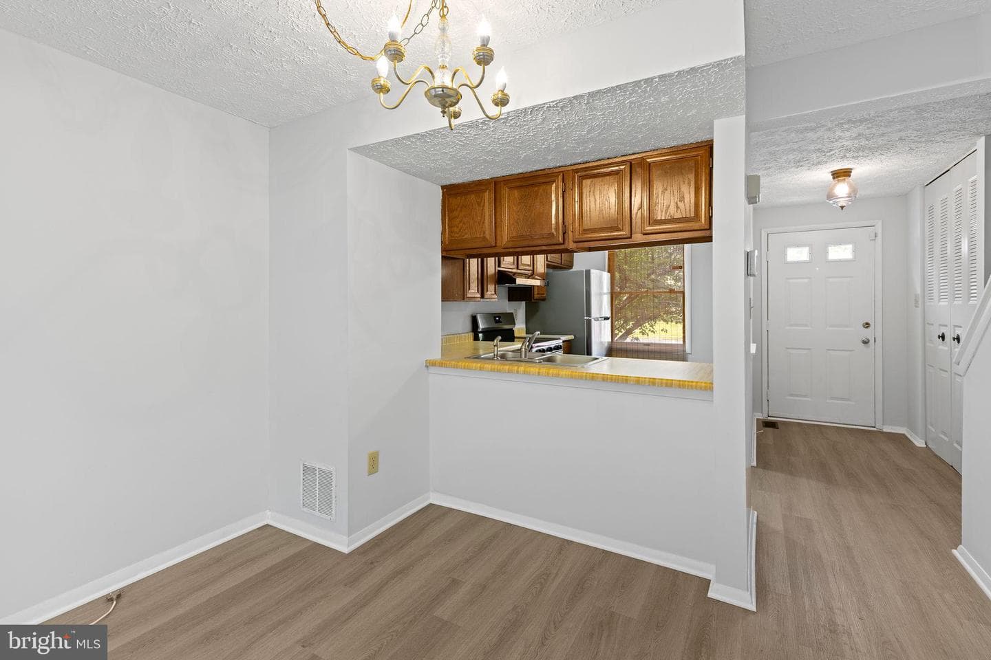 8088 Wolsey Court photo 7