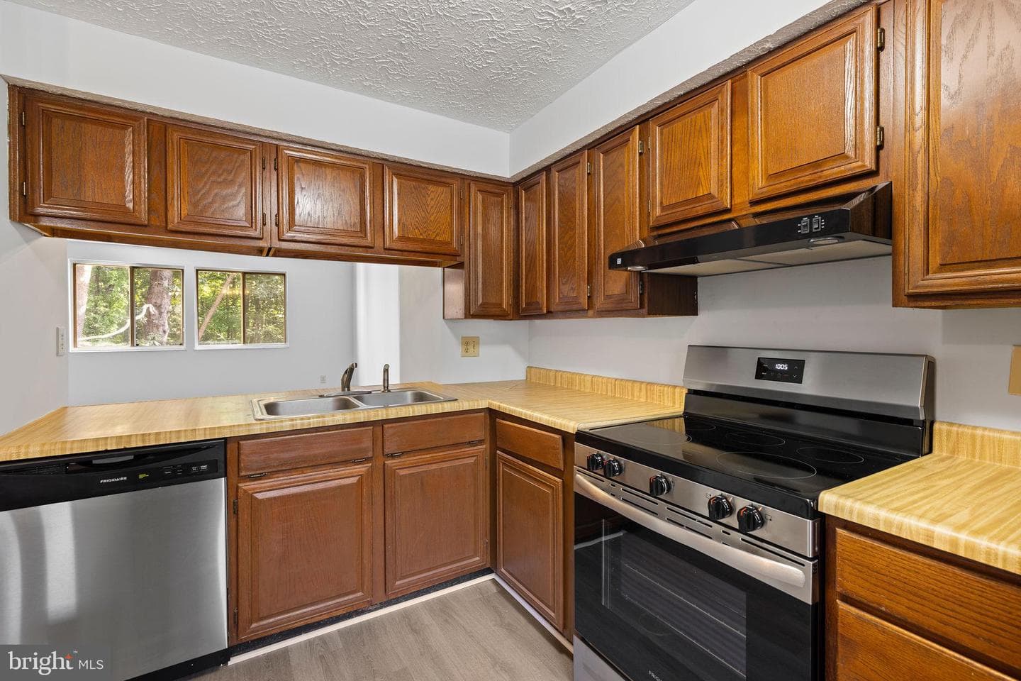 8088 Wolsey Court photo 9
