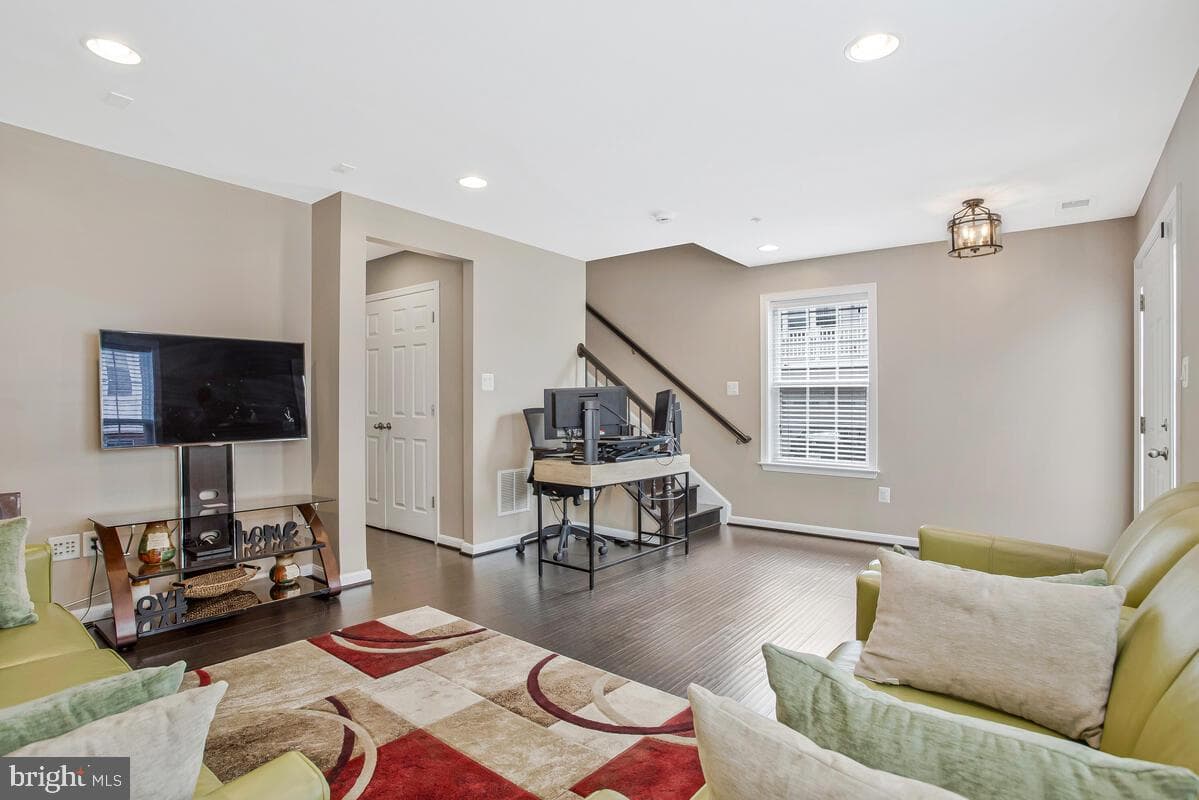 1102 Bayberry Lane photo 7