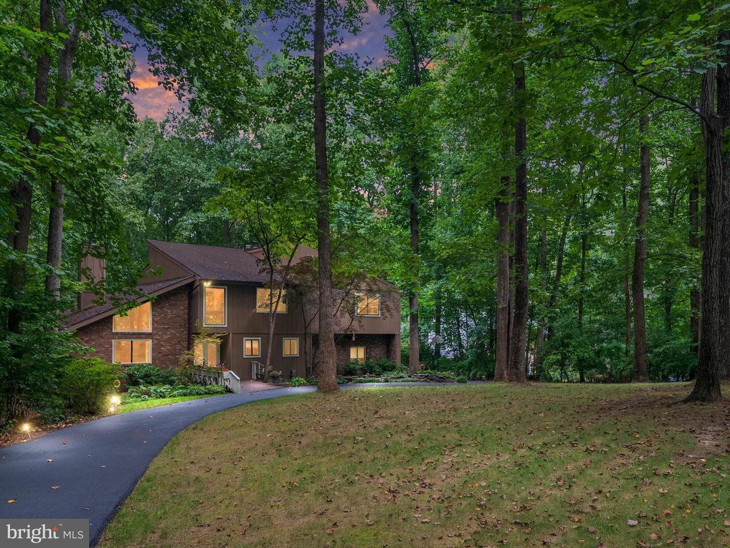 966 Coachway photo 2