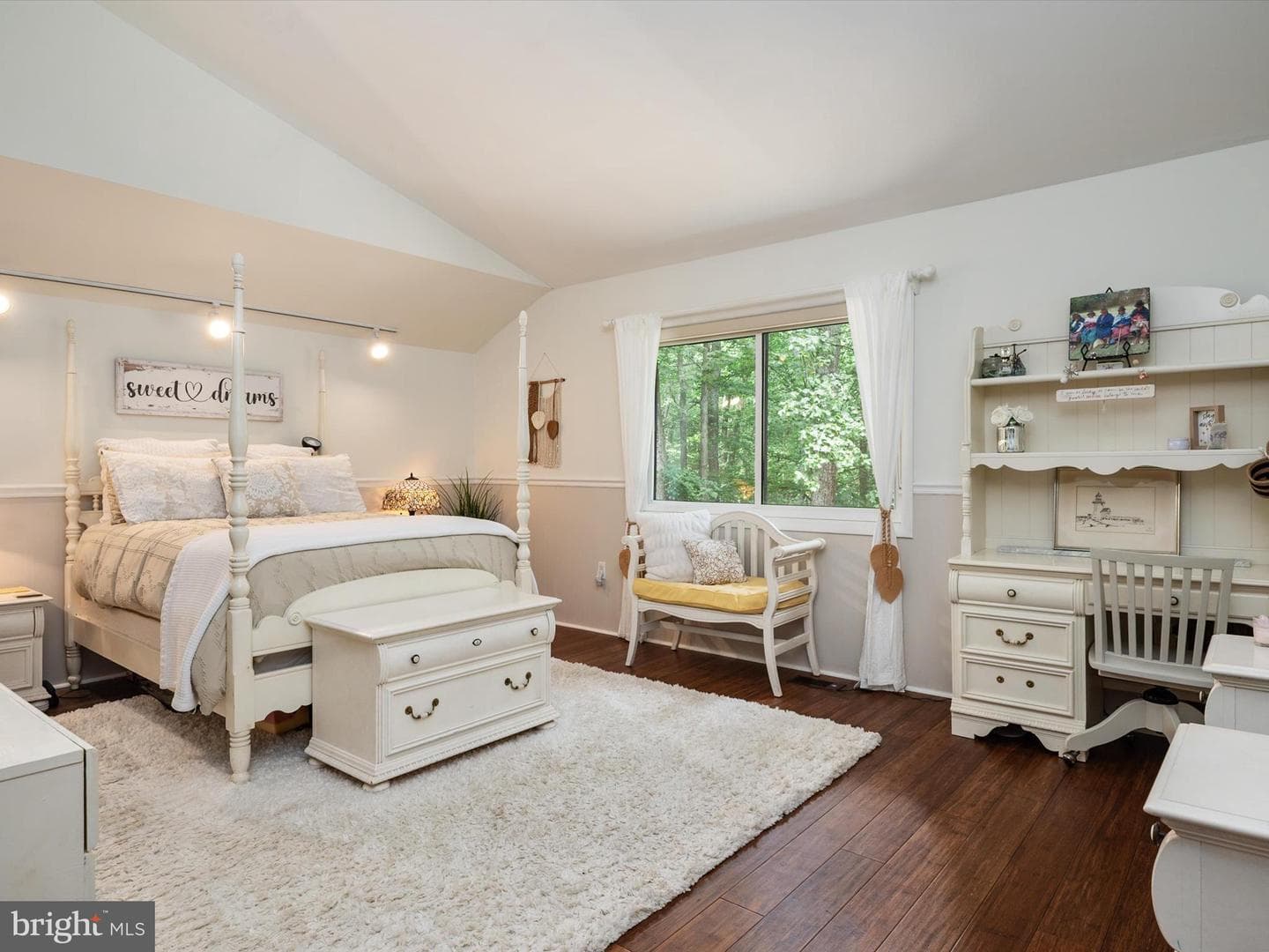 966 Coachway photo 29