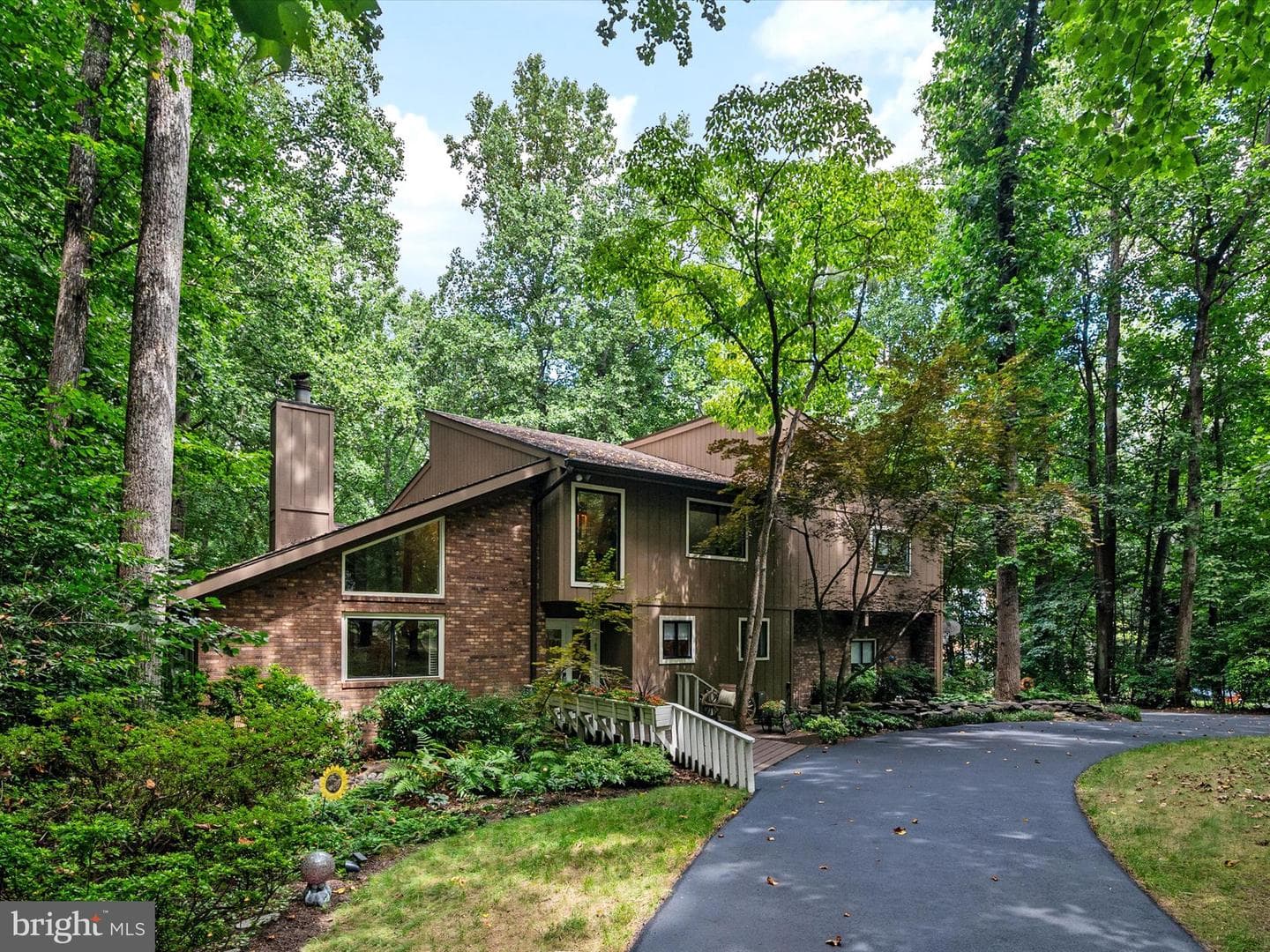 966 Coachway photo 3