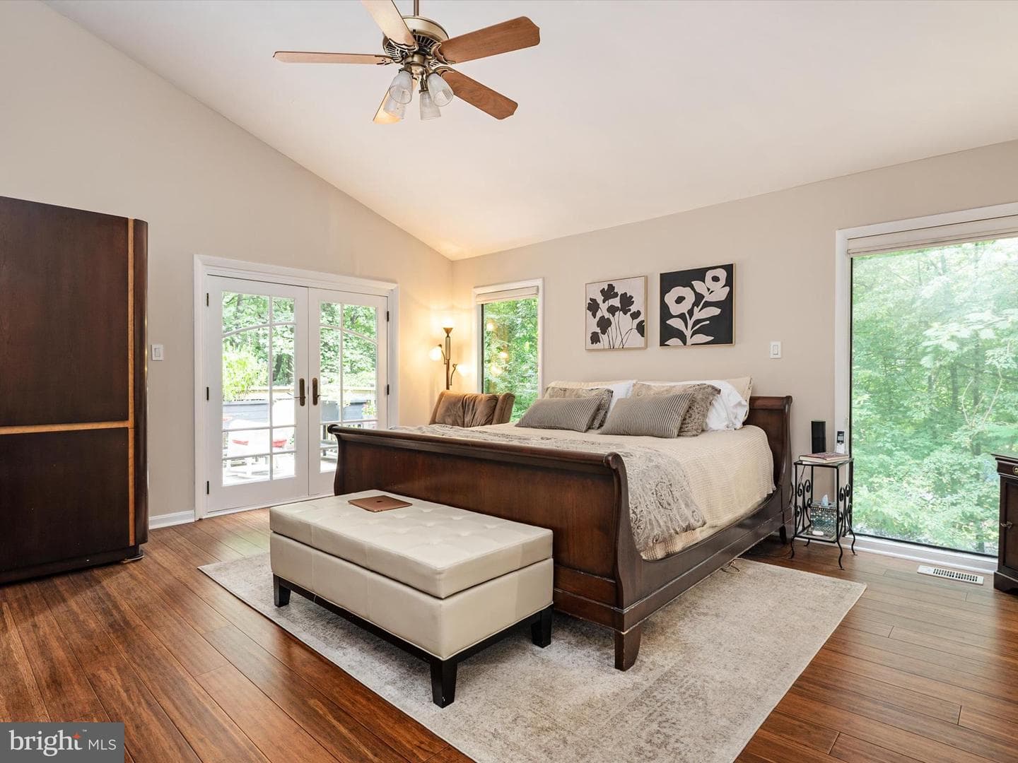 966 Coachway photo 33