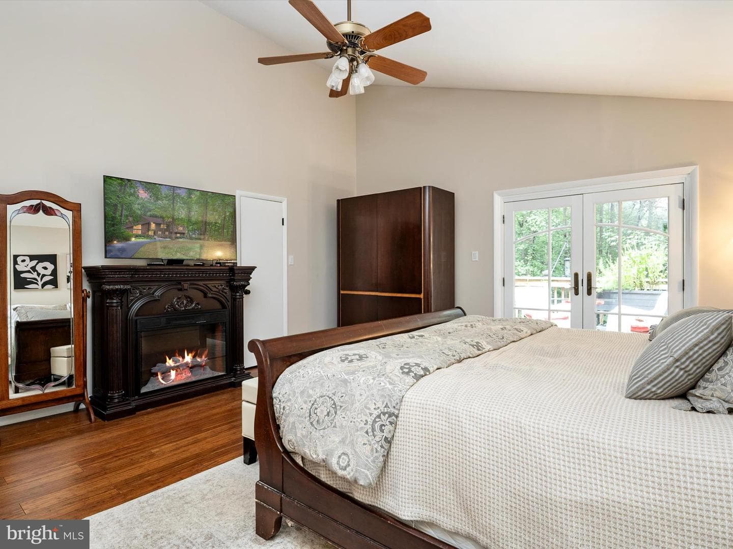 966 Coachway photo 34