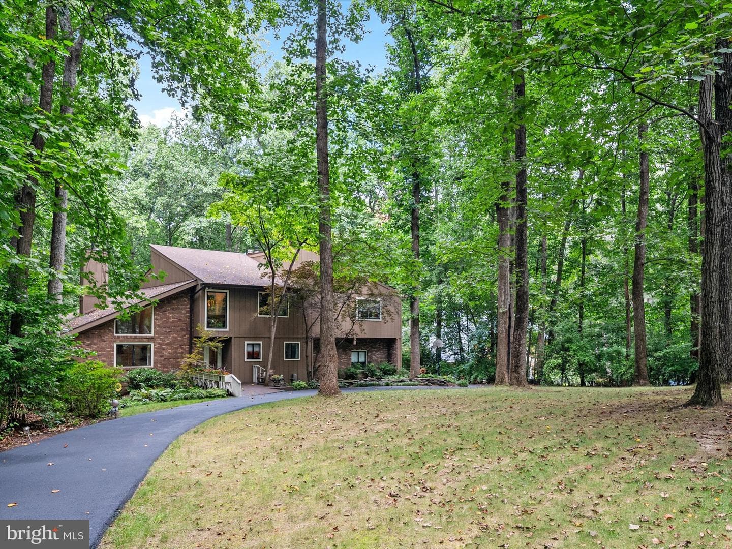 966 Coachway photo 47