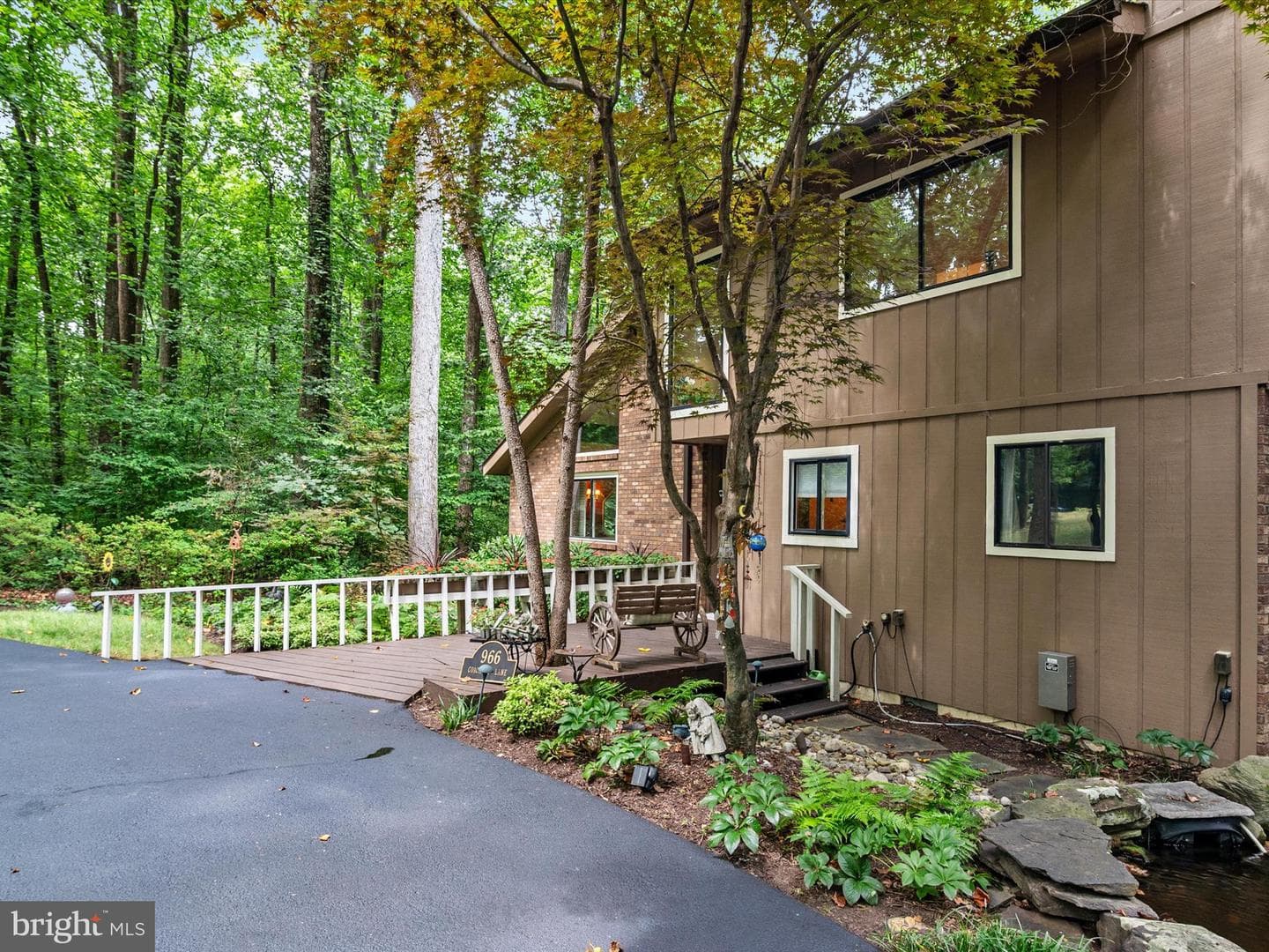 966 Coachway photo 6