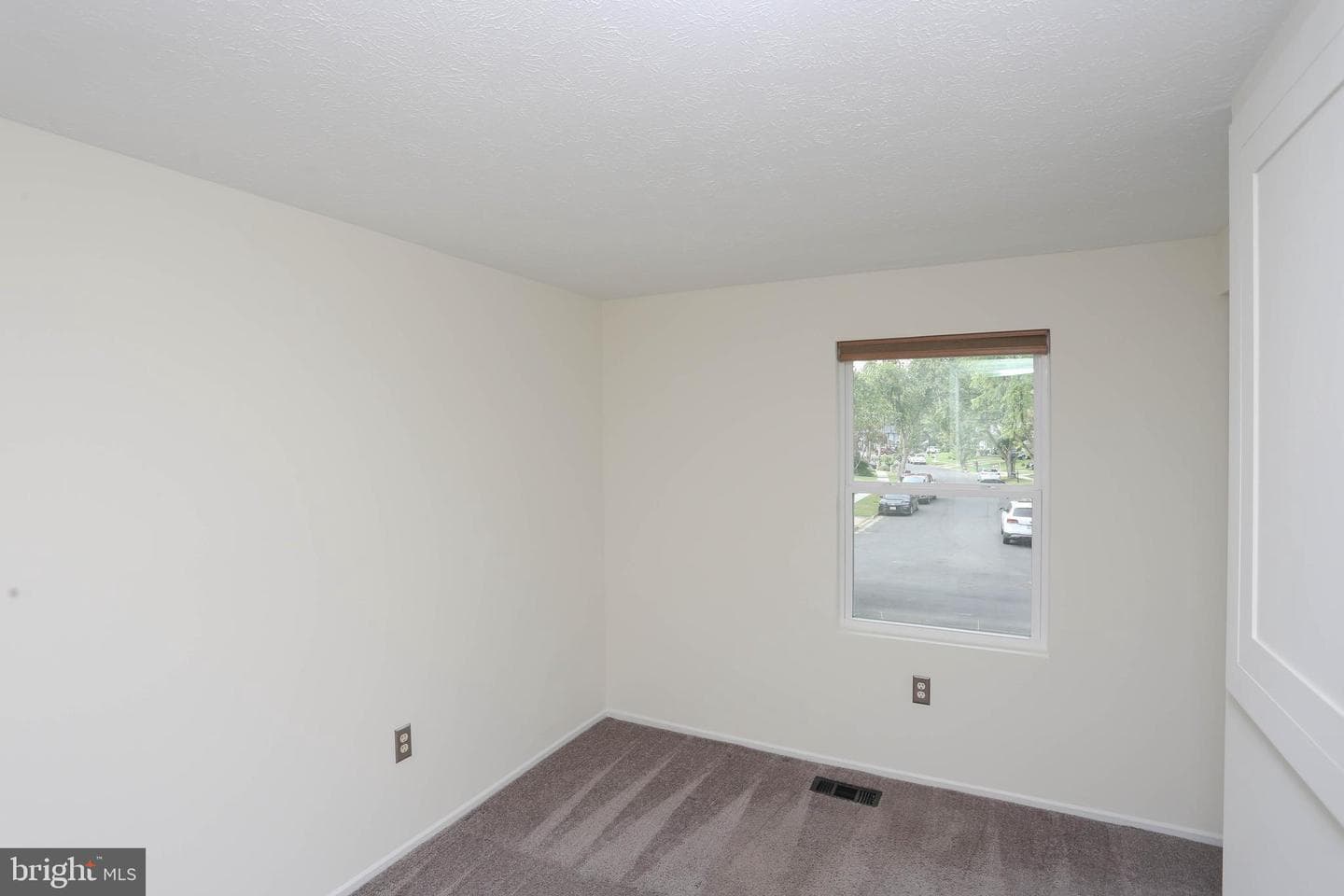 466 Man O War Court photo 20