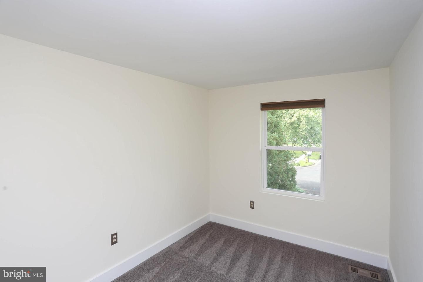 466 Man O War Court photo 22