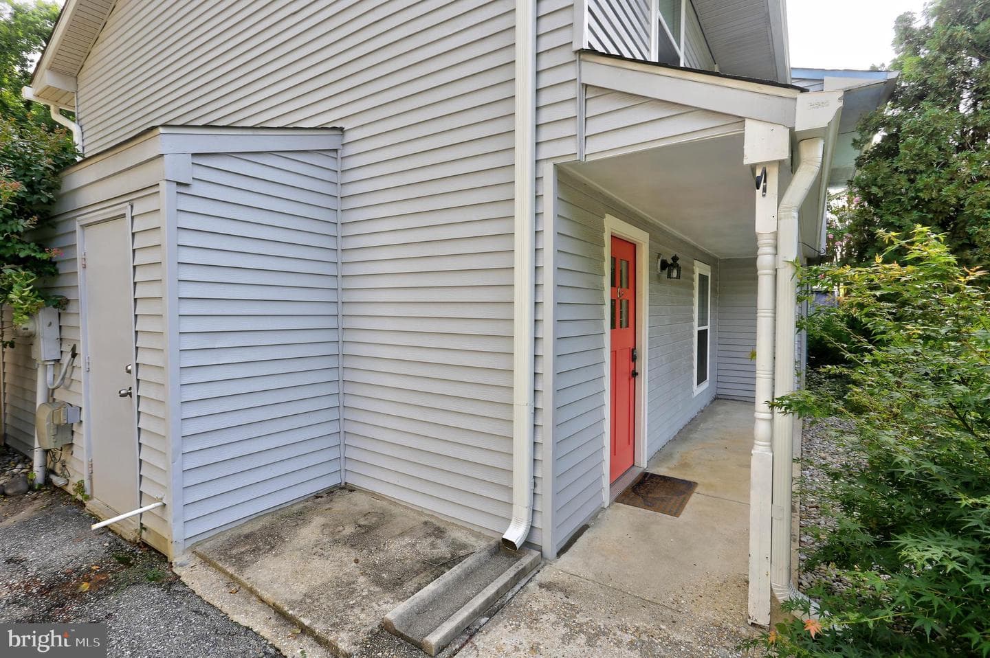 466 Man O War Court photo 4