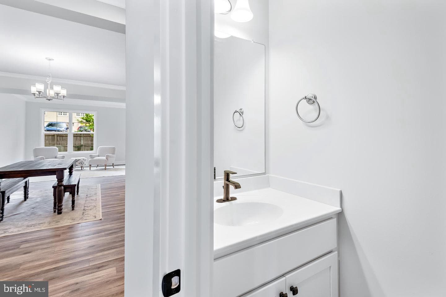 404 Paradise Road photo 22