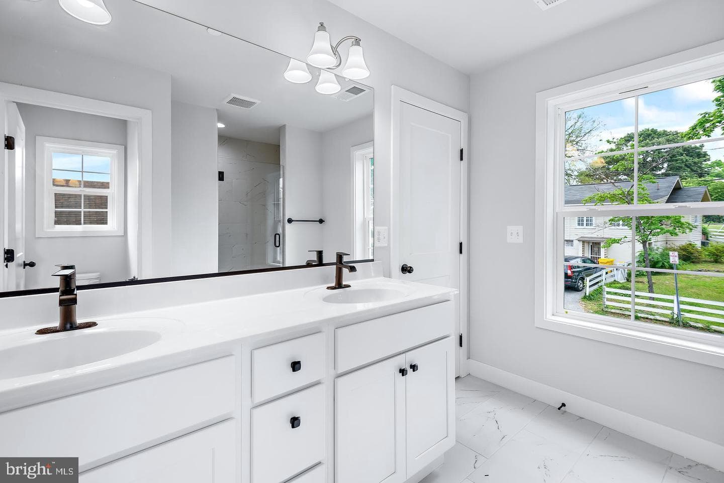 404 Paradise Road photo 27