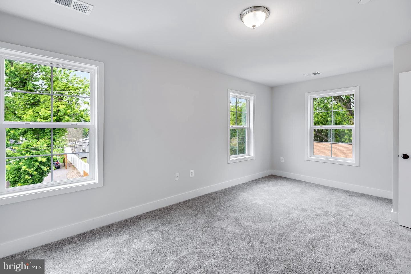 404 Paradise Road photo 33