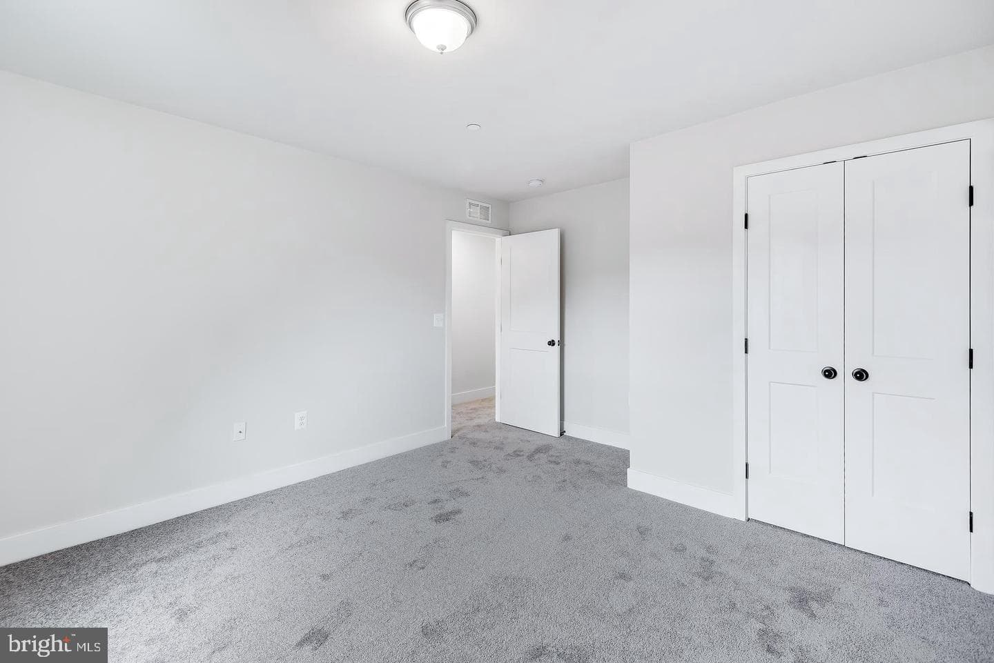 404 Paradise Road photo 37