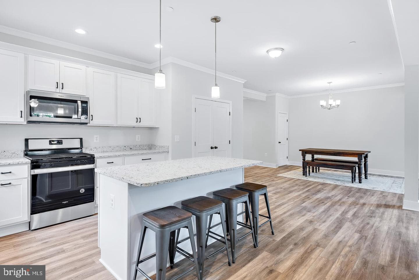 404 Paradise Road photo 9