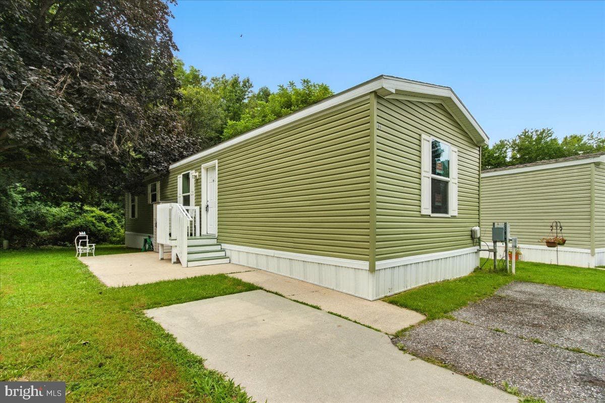 99 Mary Lou Drive photo 2