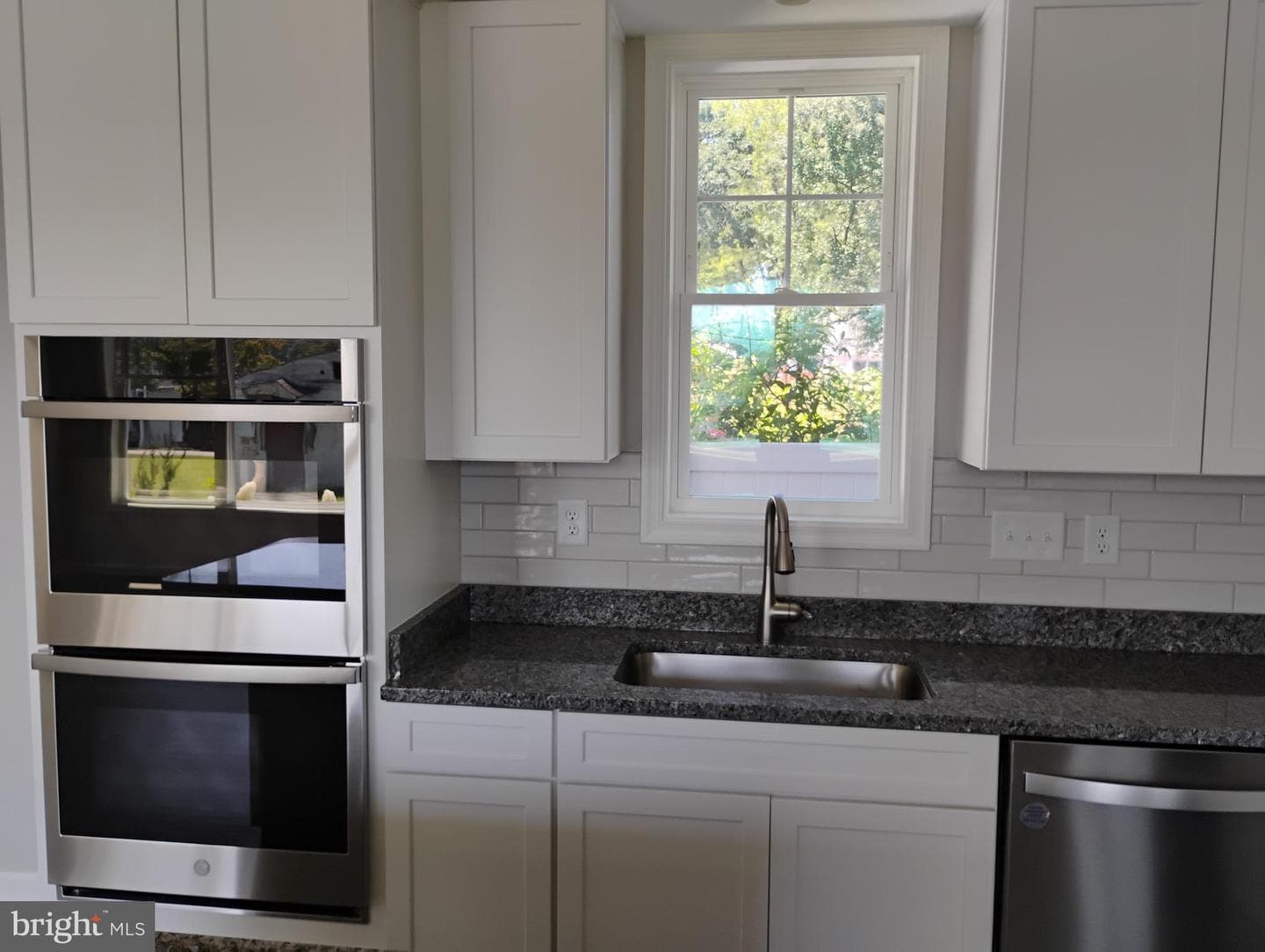342 Beach Avenue photo 11