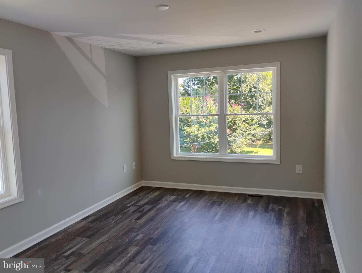 342 Beach Avenue photo 22