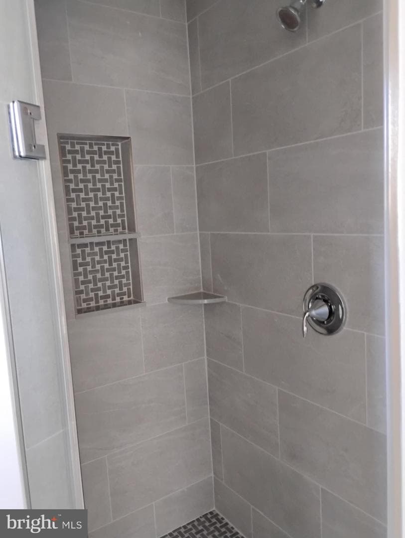 342 Beach Avenue photo 29