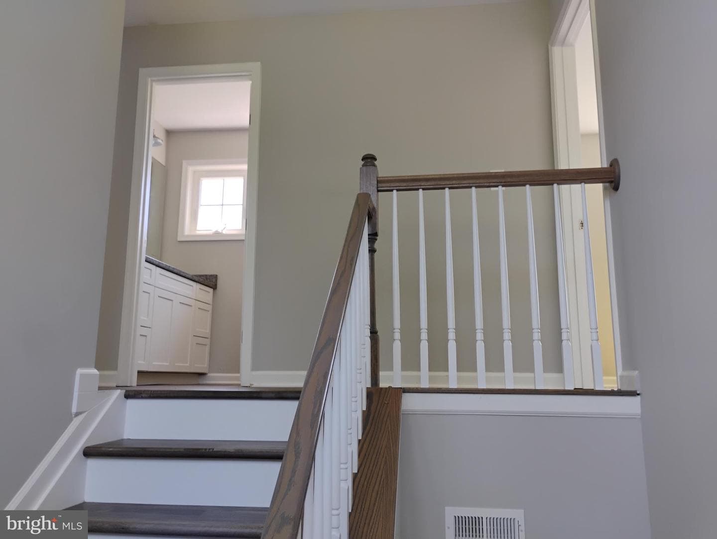 342 Beach Avenue photo 30