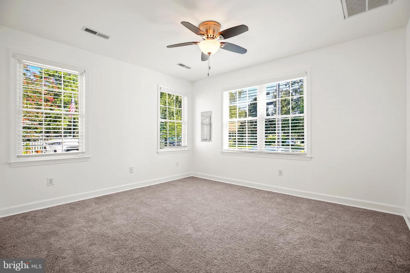 5560 Harford Street photo 11