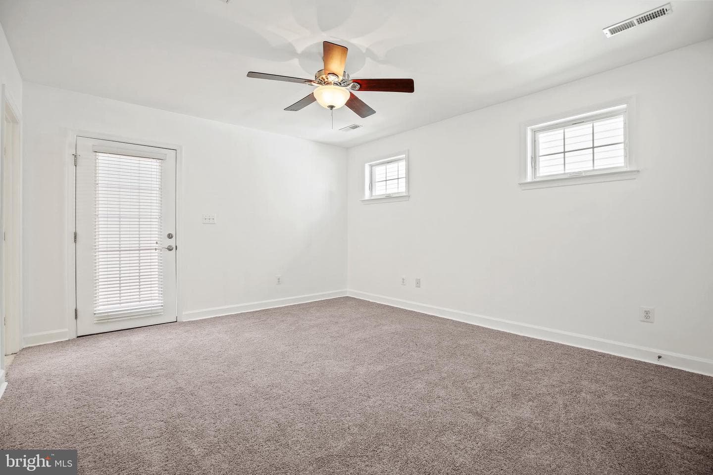 5560 Harford Street photo 13