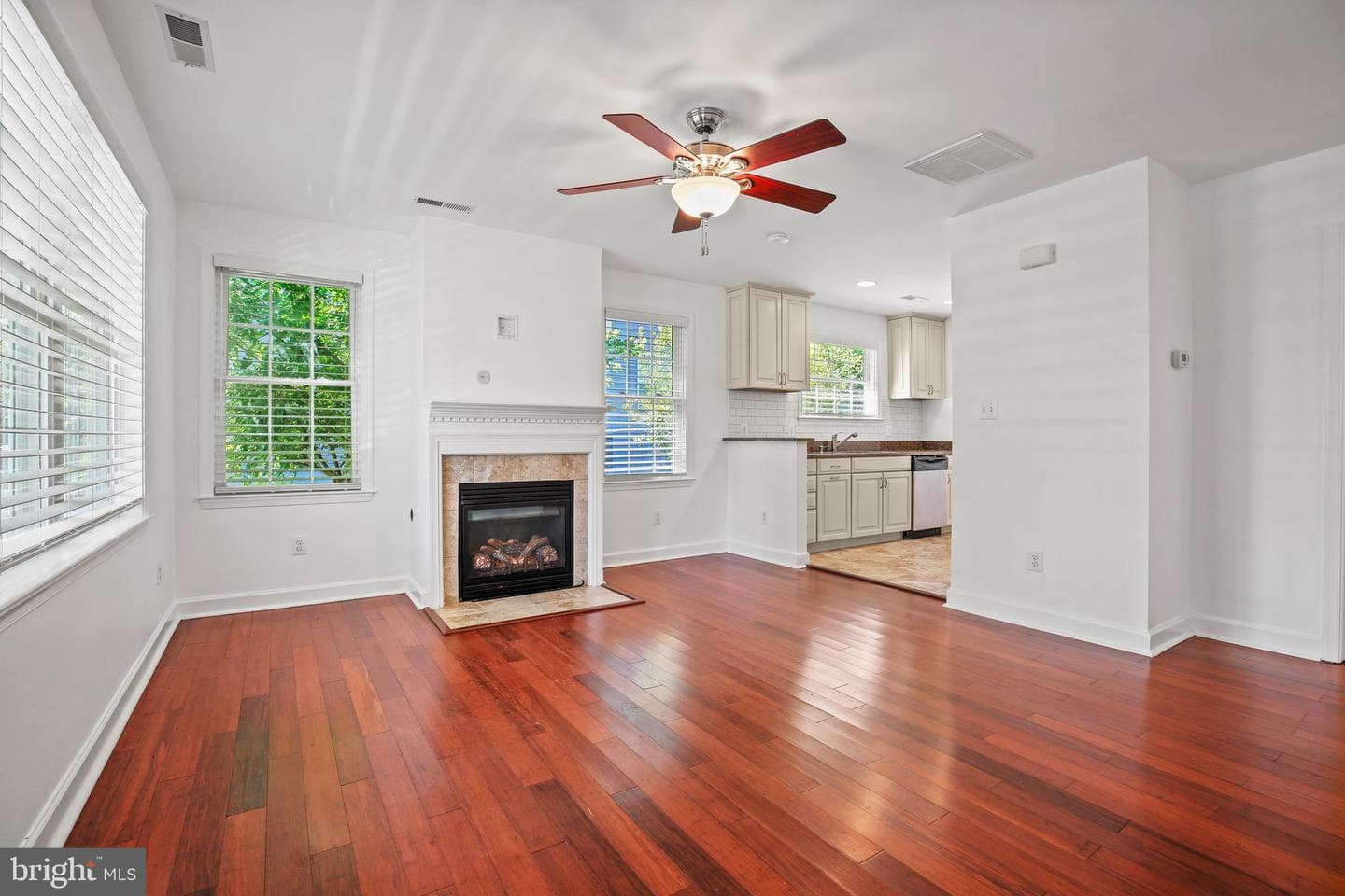 5560 Harford Street photo 3