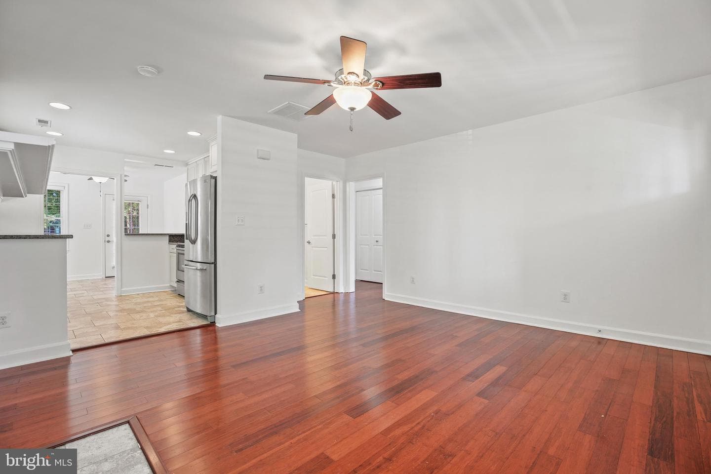 5560 Harford Street photo 4