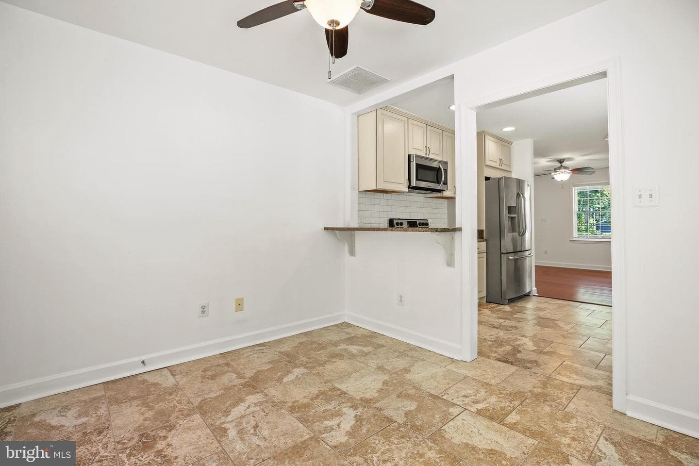 5560 Harford Street photo 8