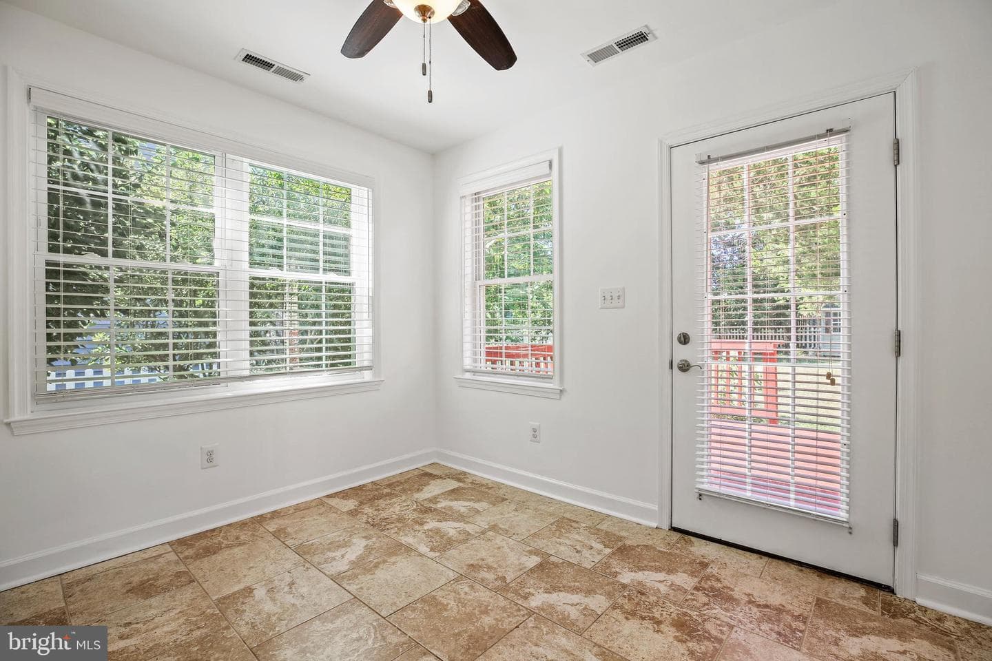 5560 Harford Street photo 9